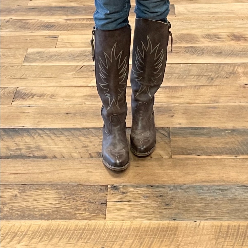 NWT Freebird Whisper Distressed Dark BrownLeather Boots - Picture 2 of 12